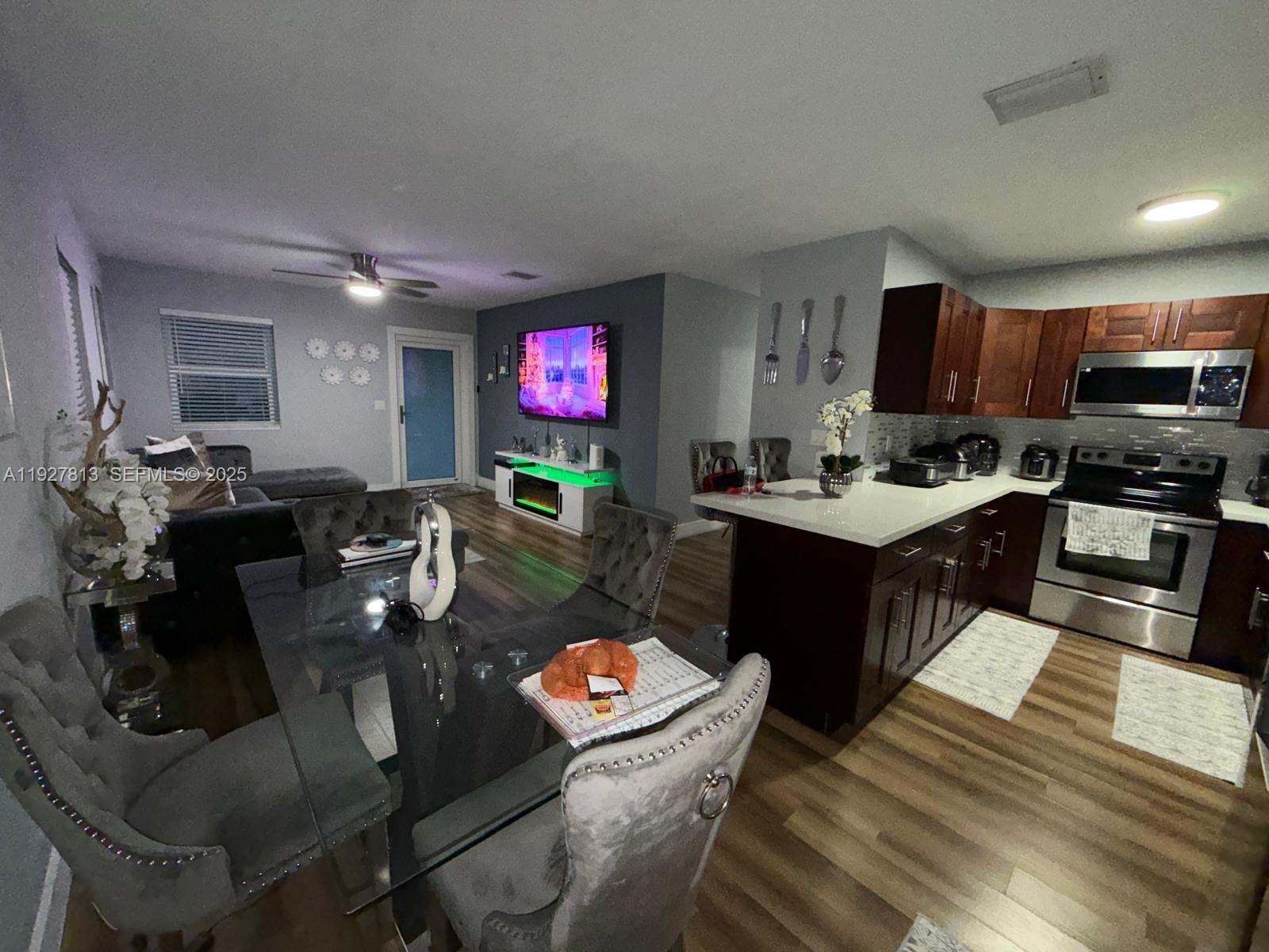 NO MIAMI BEACH MANOR - Residential