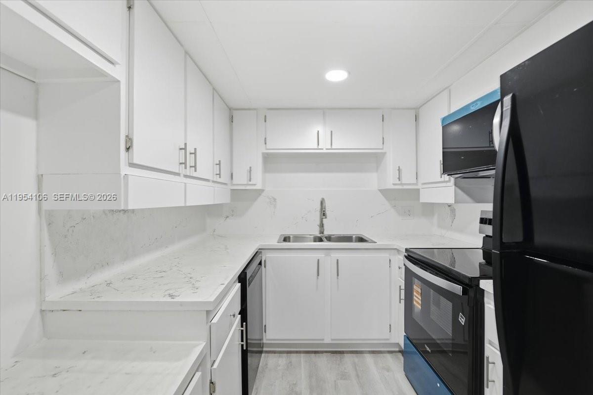 Fully renovated unit with nothing speared! Laminate floors and stainless steel appliances. Building offers laundry facilities on every floor. Enjoy the updated pool which is adjacent to the building and lush landscaping. HOA requires a minimum 700 credit score with no minimum down payment. 
Don’t miss this move-in ready gem! Tenant occupied, 90 day kick out clause paying $1500. Won't Last!