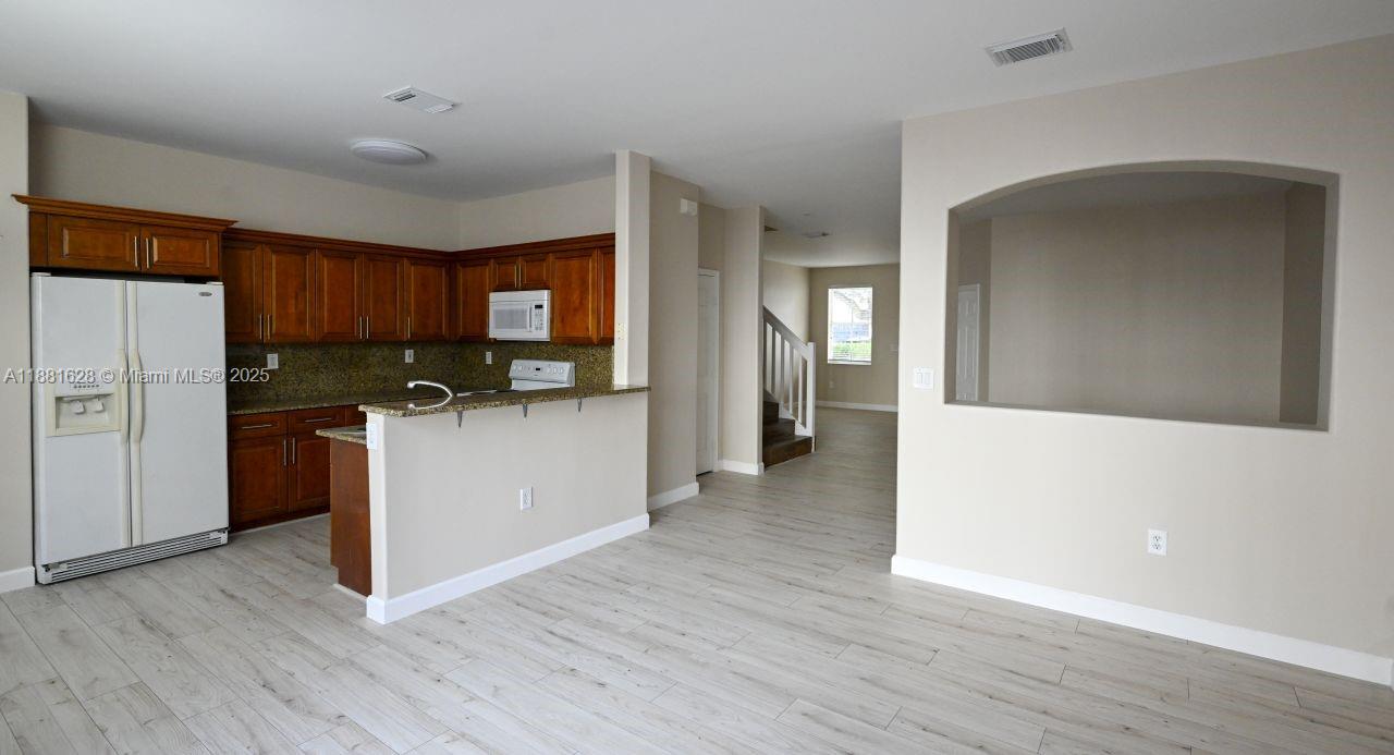 ISLANDS AT DORAL 1ST ADDN - Residential Lease