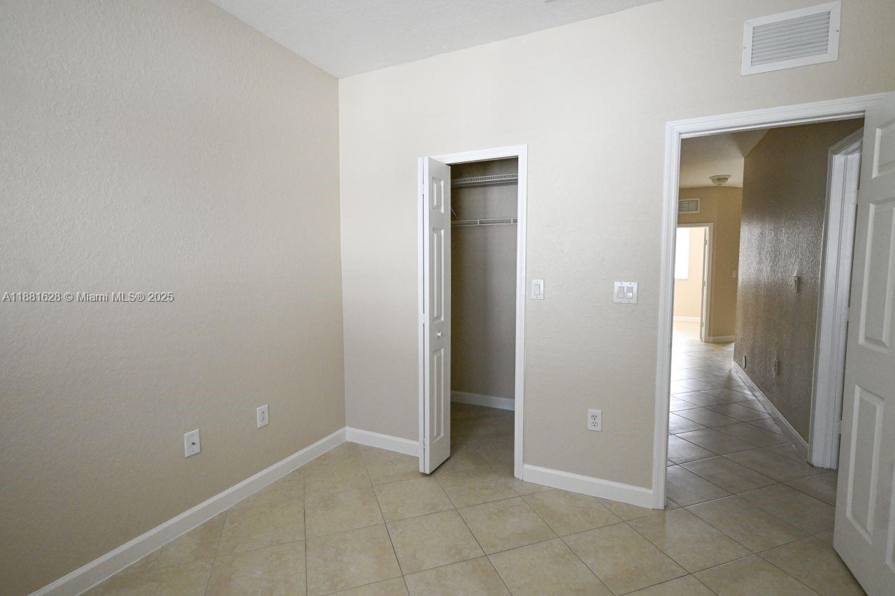 ISLANDS AT DORAL 1ST ADDN - Residential Lease