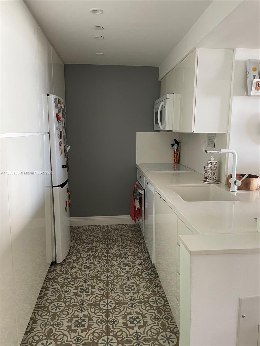 MIRADOR 1200 CONDO - Residential Lease