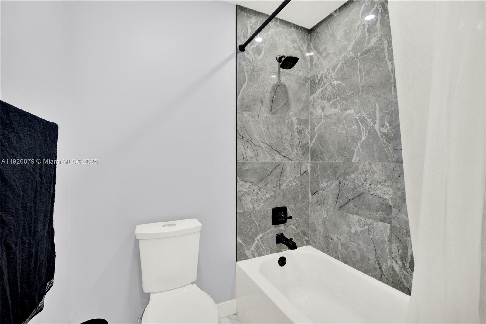 BISCADO ESTS SEC 1 - Residential