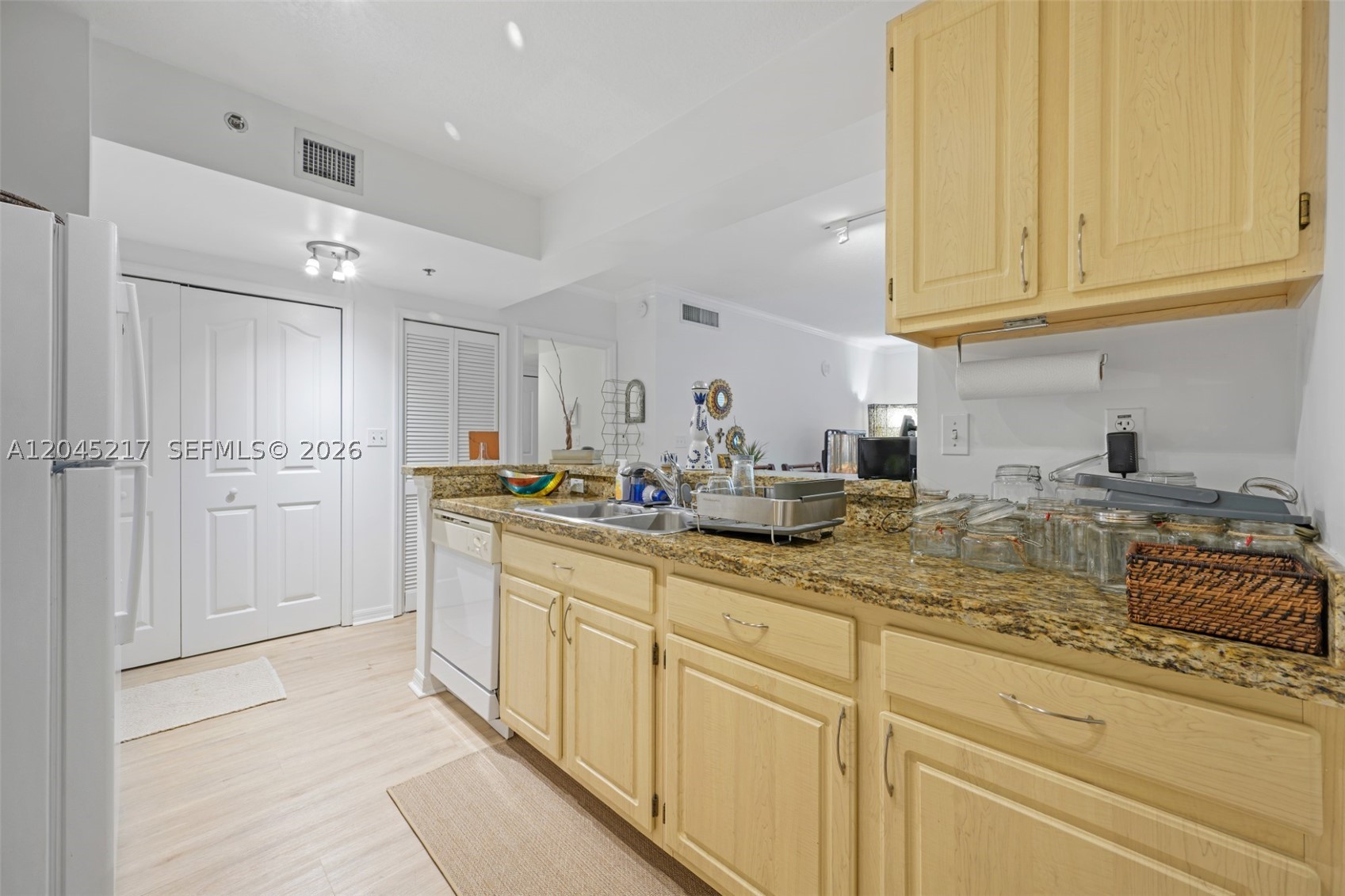 DA VINCI ON DOUGLAS CONDO - Residential