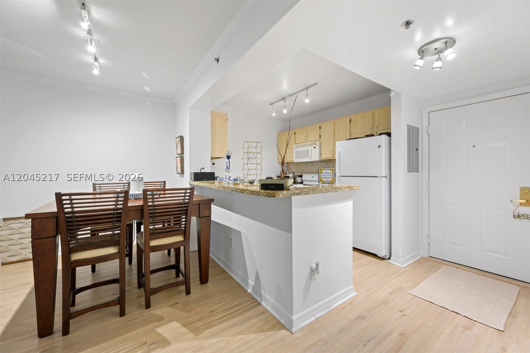 DA VINCI ON DOUGLAS CONDO - Residential