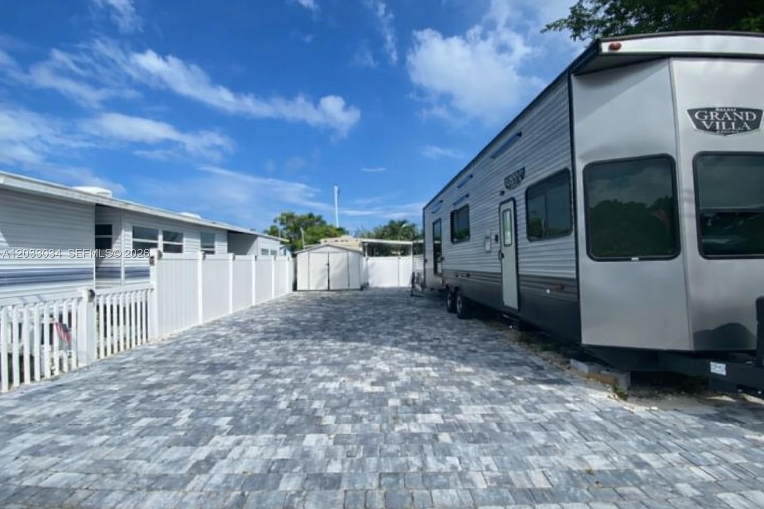 CALUSA CAMPGROUND - Land