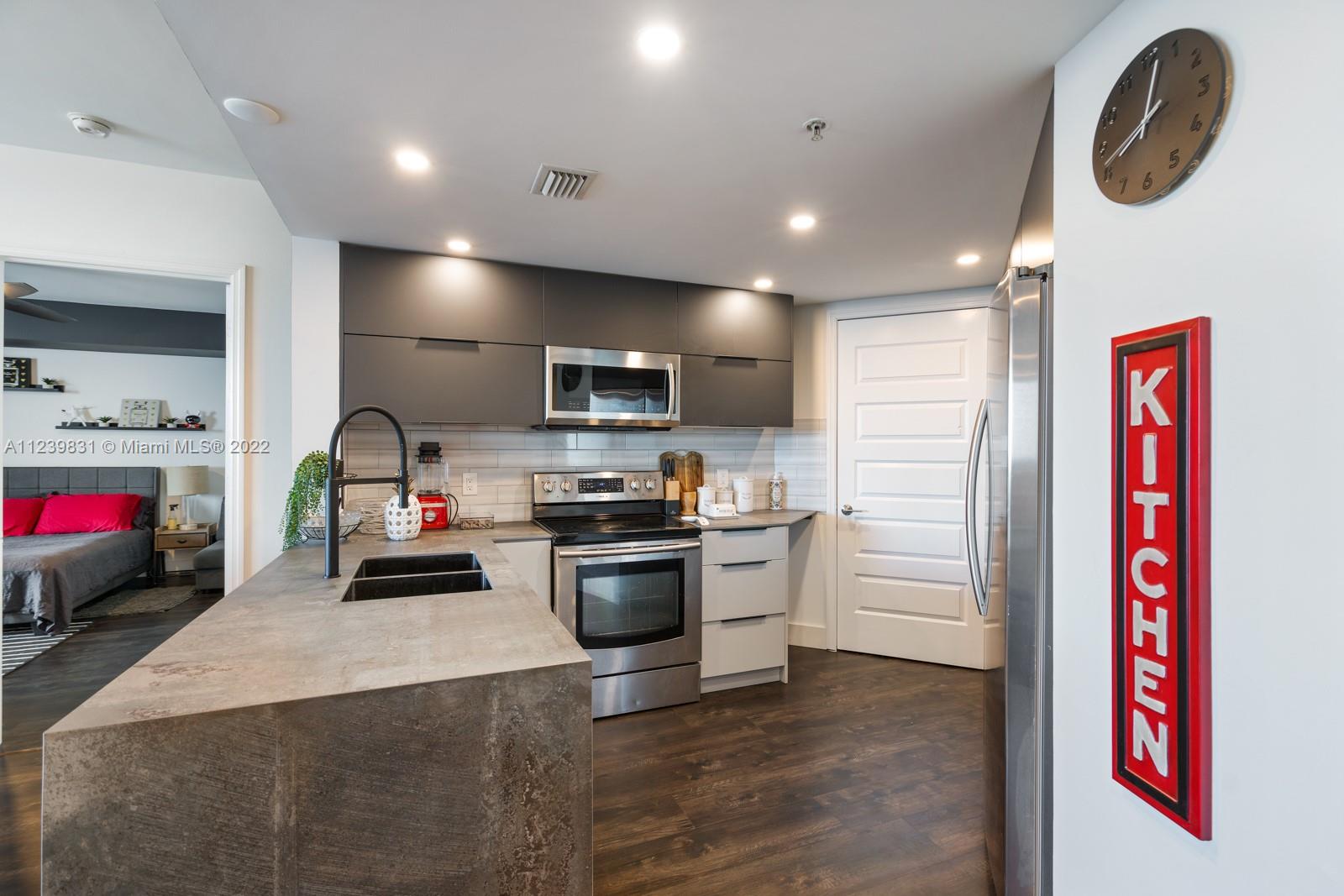 THE BRIDGEWATER CONDO - Residential Lease