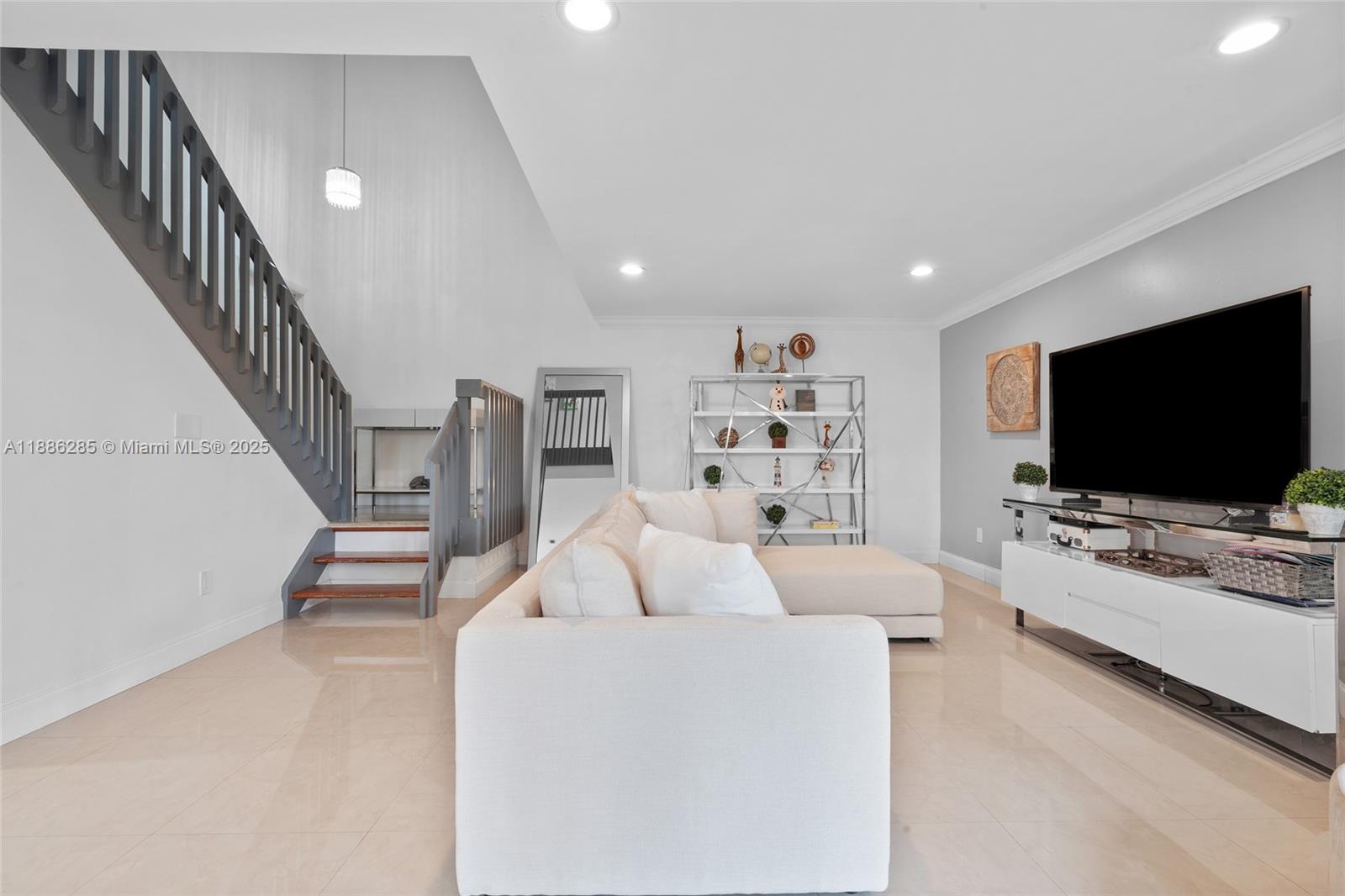 LAKES MEADOW VILG HOMES C - Residential