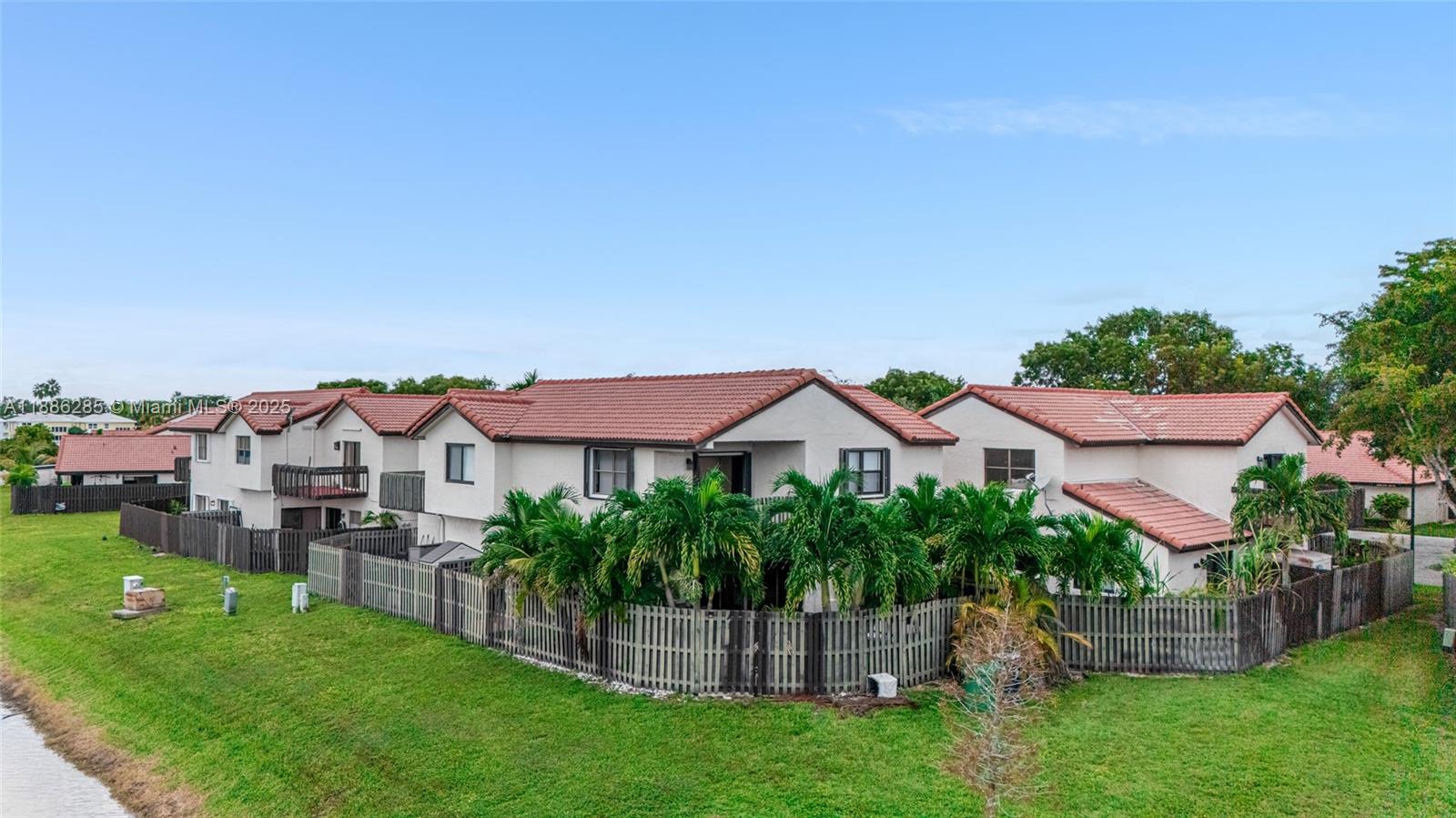 LAKES MEADOW VILG HOMES C - Residential