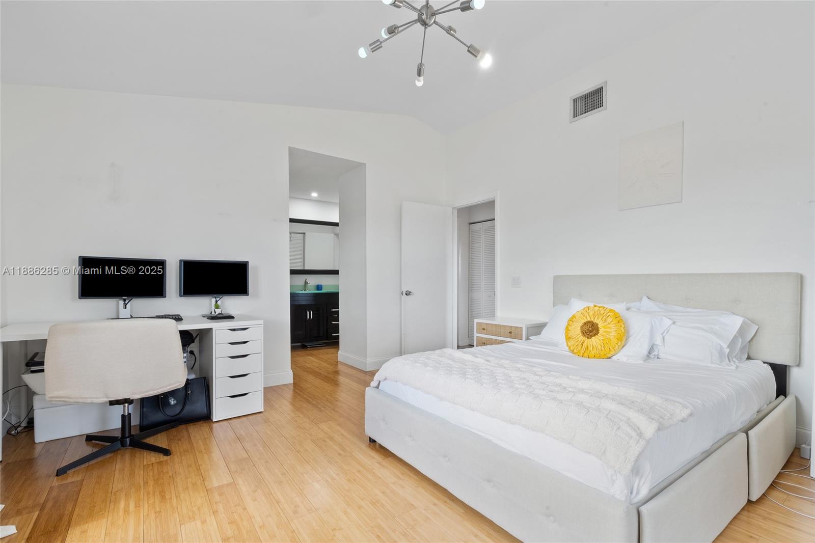 LAKES MEADOW VILG HOMES C - Residential