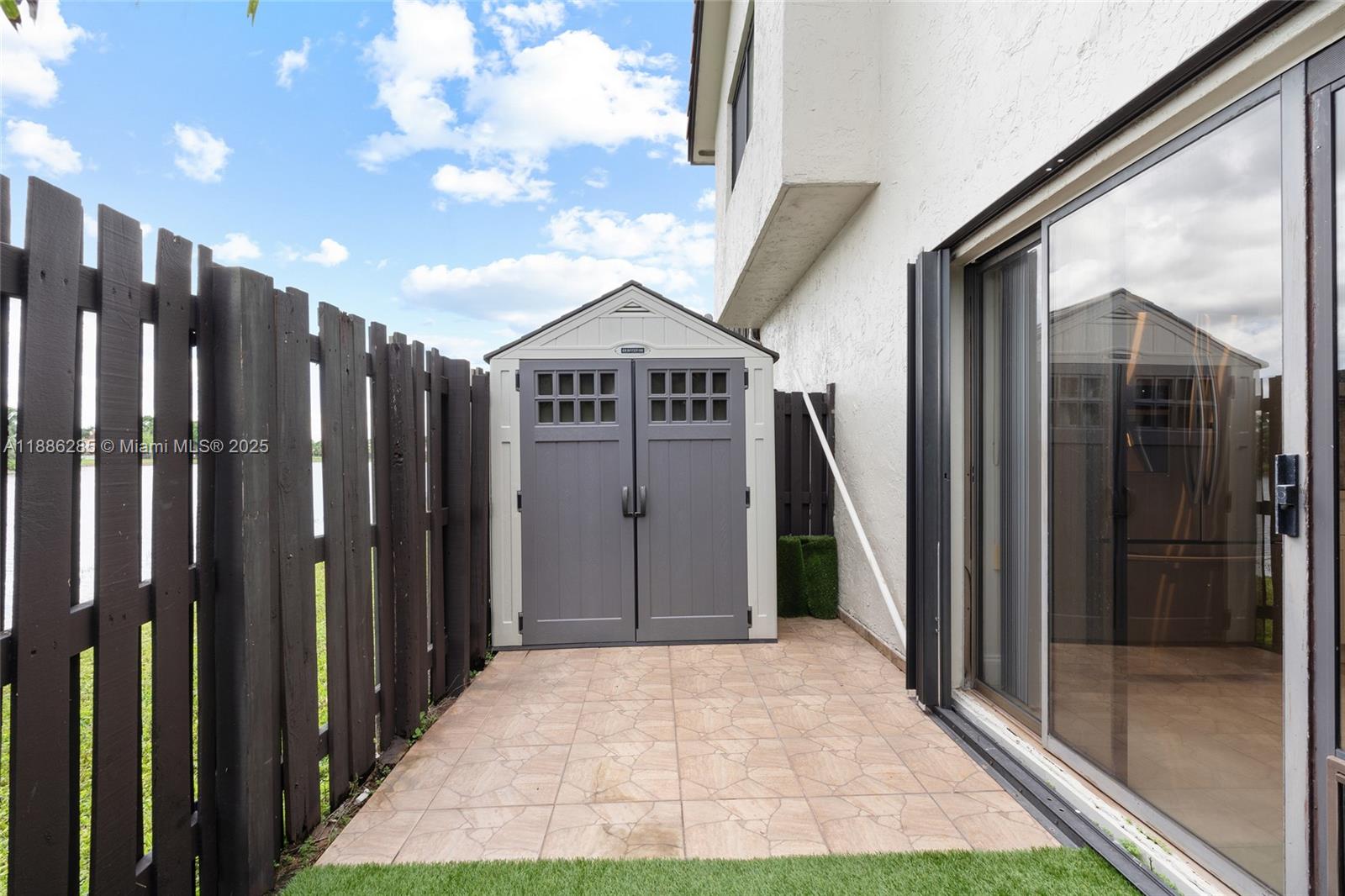 LAKES MEADOW VILG HOMES C - Residential