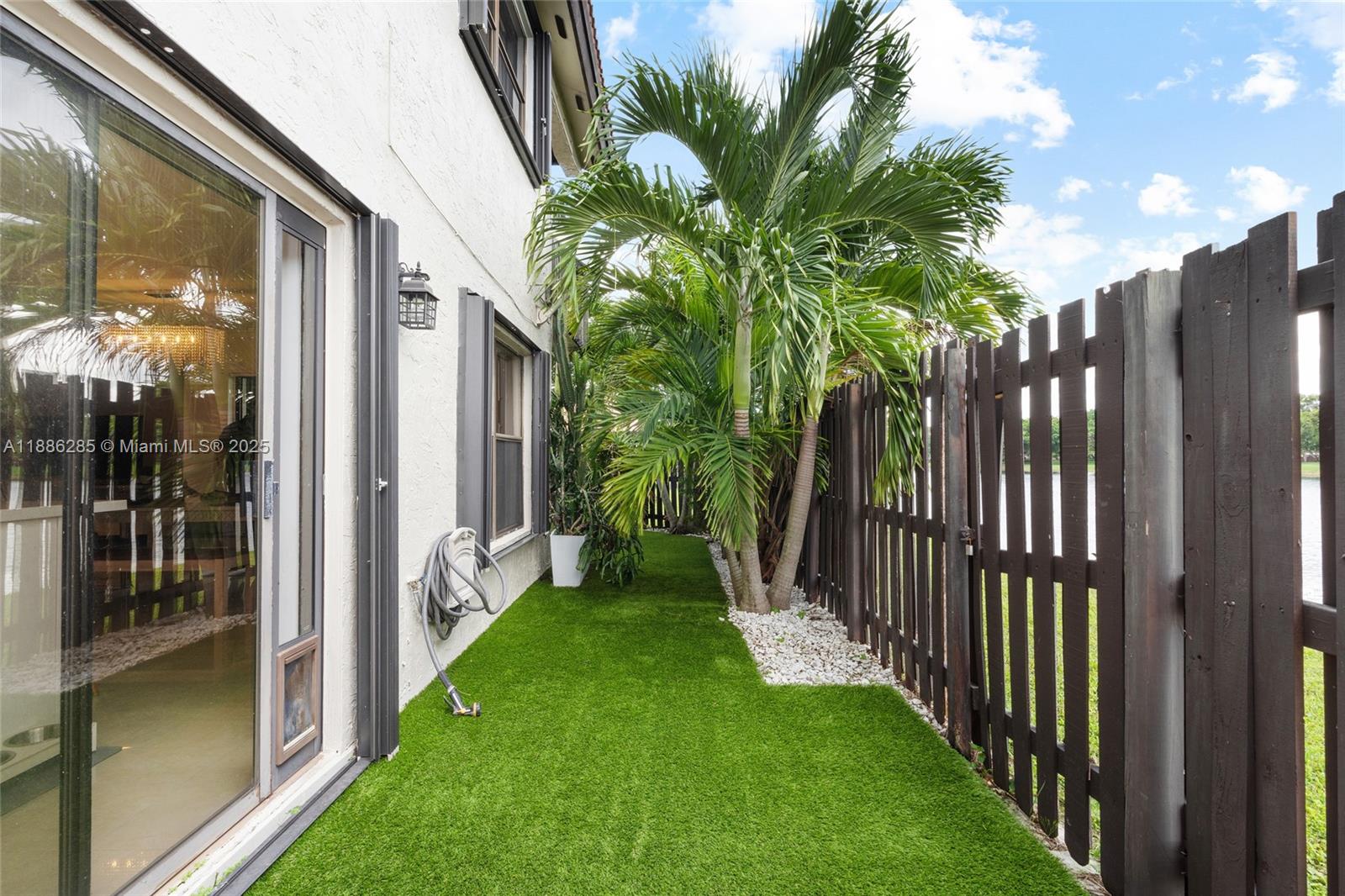 LAKES MEADOW VILG HOMES C - Residential