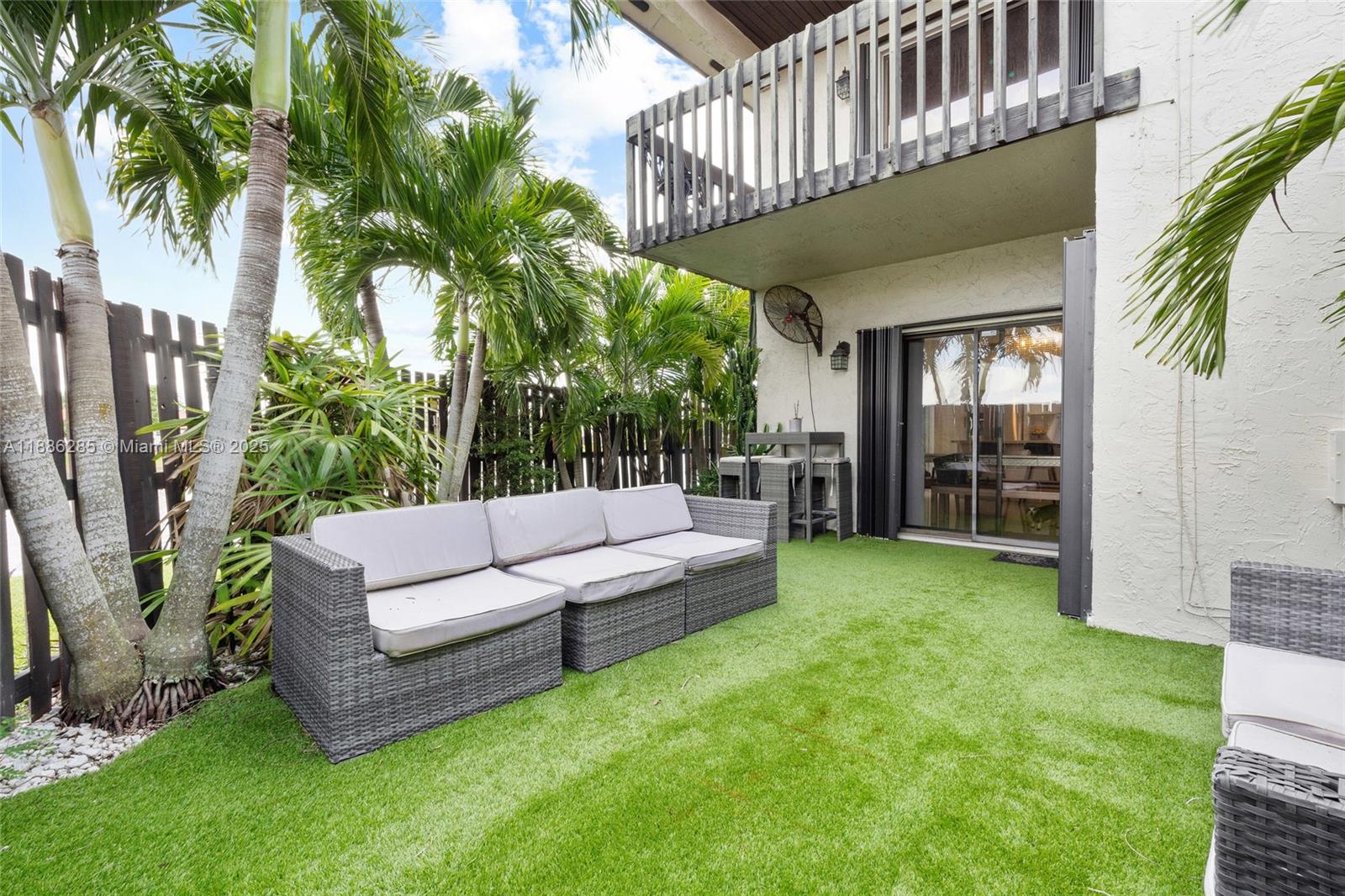 LAKES MEADOW VILG HOMES C - Residential