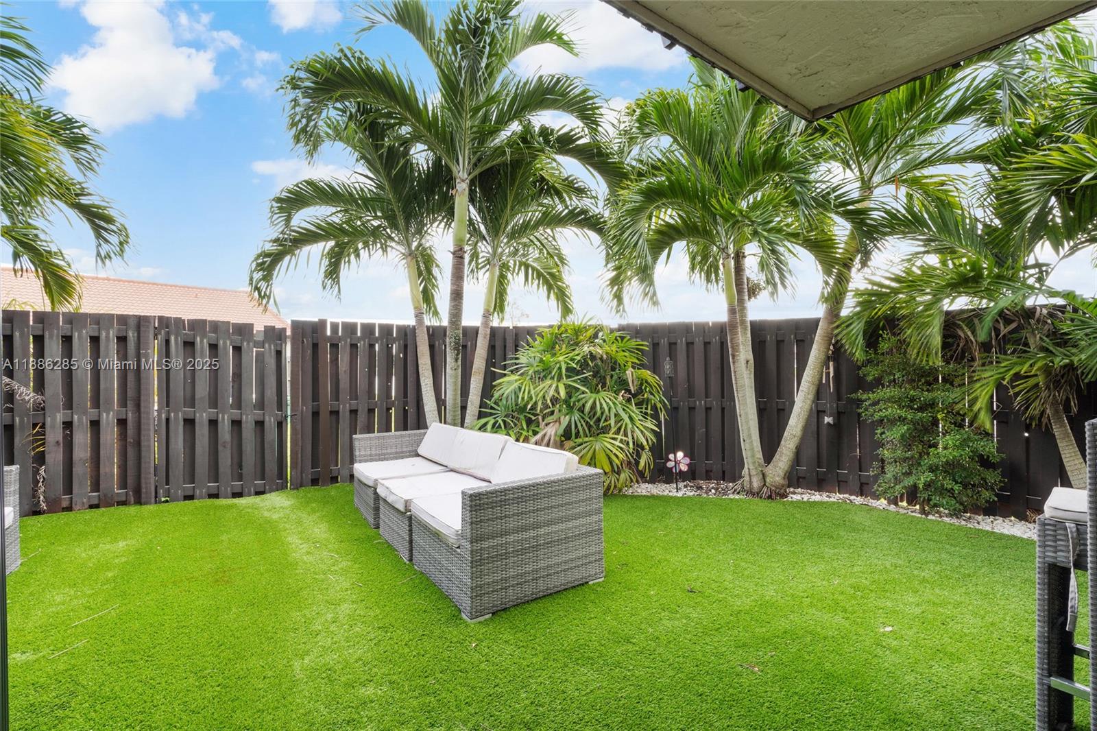 LAKES MEADOW VILG HOMES C - Residential