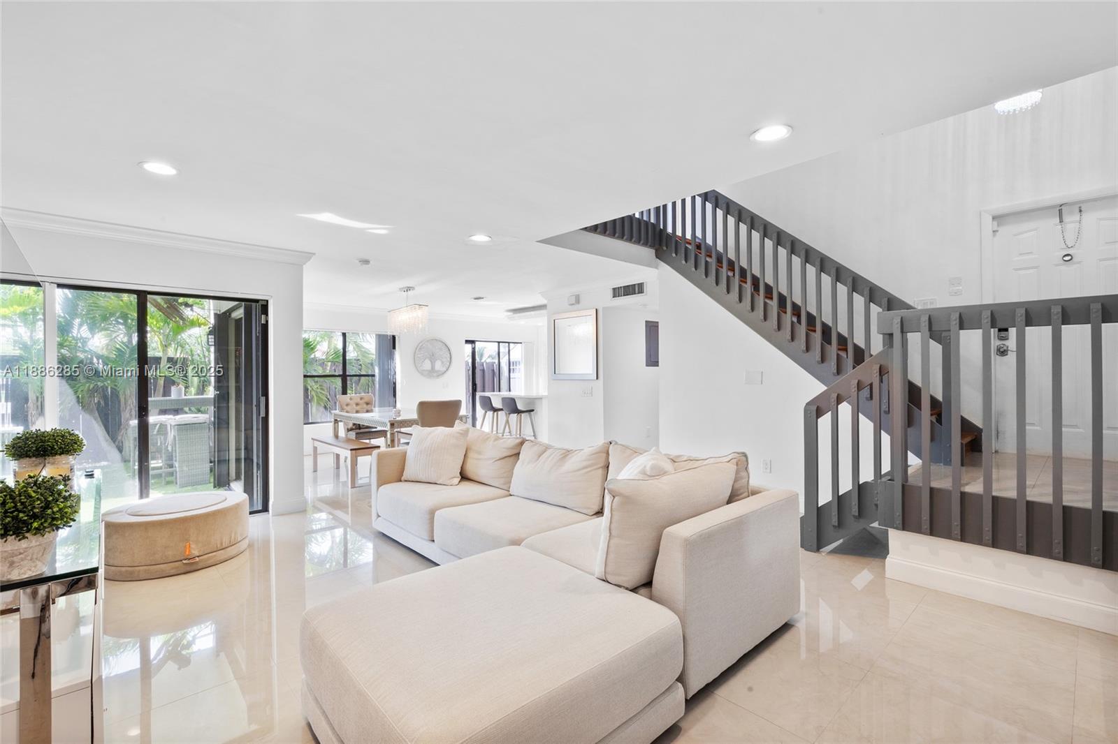 LAKES MEADOW VILG HOMES C - Residential