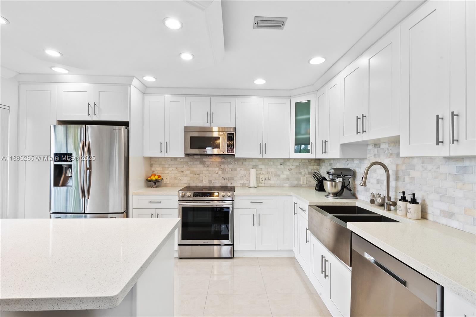 LAKES MEADOW VILG HOMES C - Residential