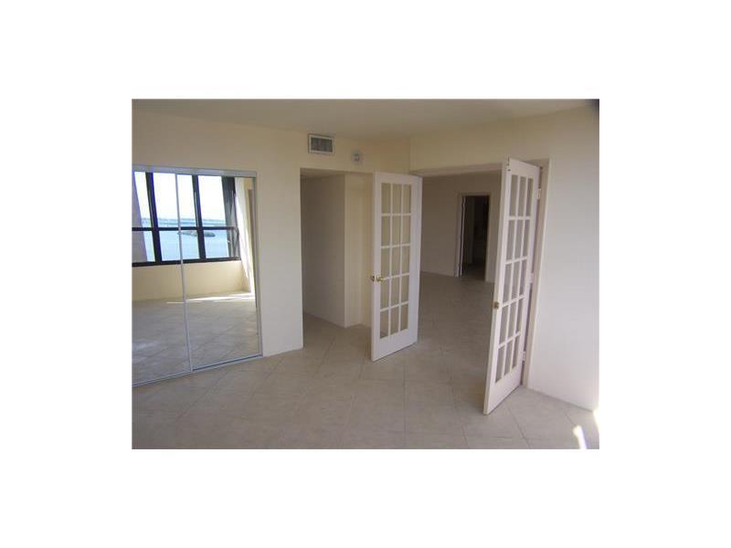 THE PALM BAY YACHT CLUB C - Residential Lease