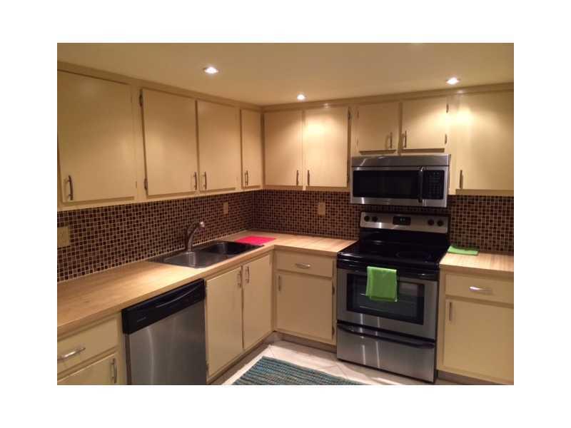 THE PALM BAY YACHT CLUB C - Residential Lease
