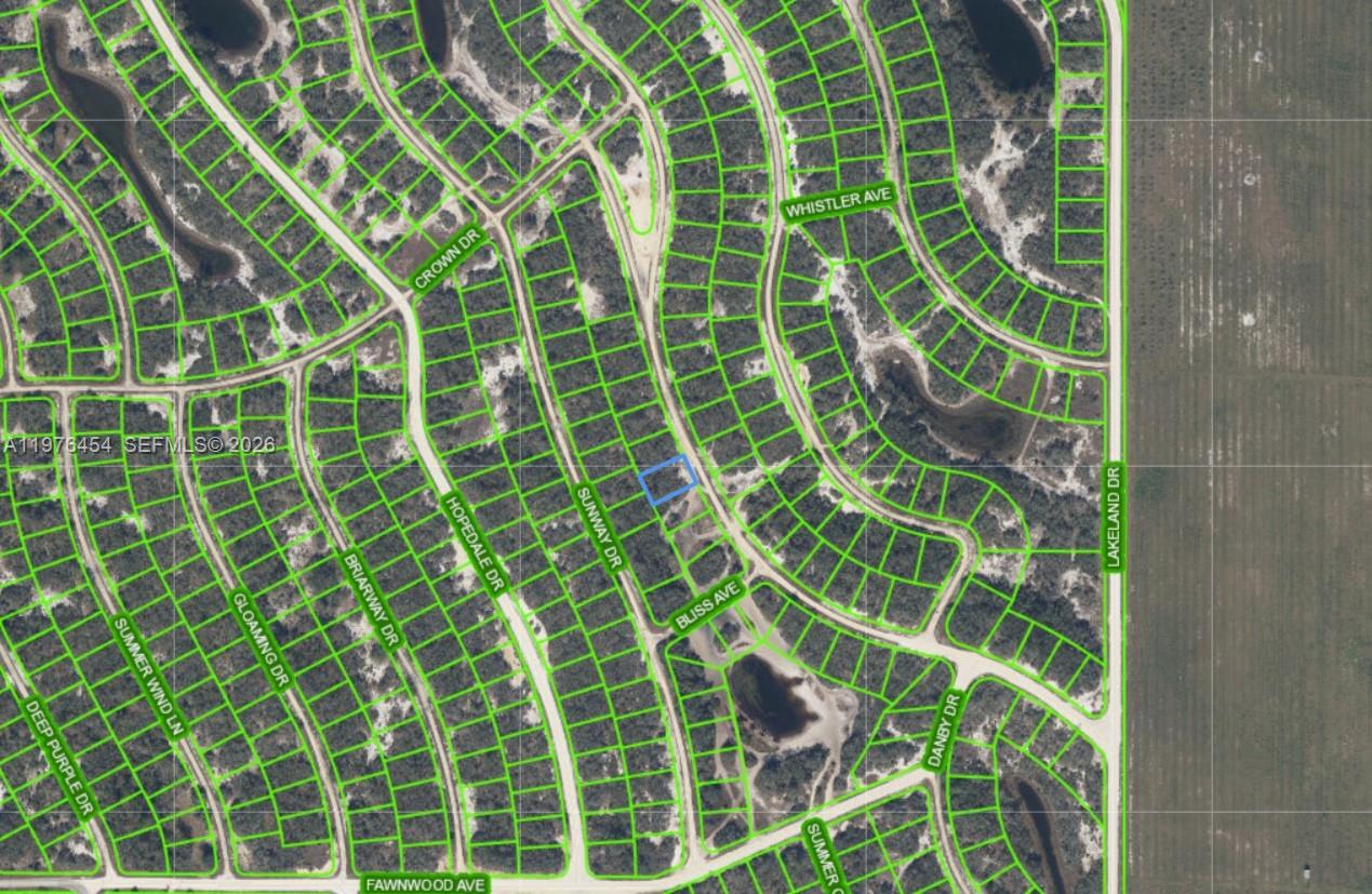 OWNER FINANCING!!! 1,000 DOWN 213.05 PER MONTH FOR 36 MONTHS AT 7% INTEREST. Hard packed gravel Road. High and Dry. Ready to build. Power on street Located in Lake Placid, in Sun 'n Lake area you will find this great lot to build your home. The new amenities to this park are amazing with a private beach for you to watch the sunrise and the sunset every day!, a boat ramp, a community clubhouse, a great fishing spot by the way, a playground and more! .