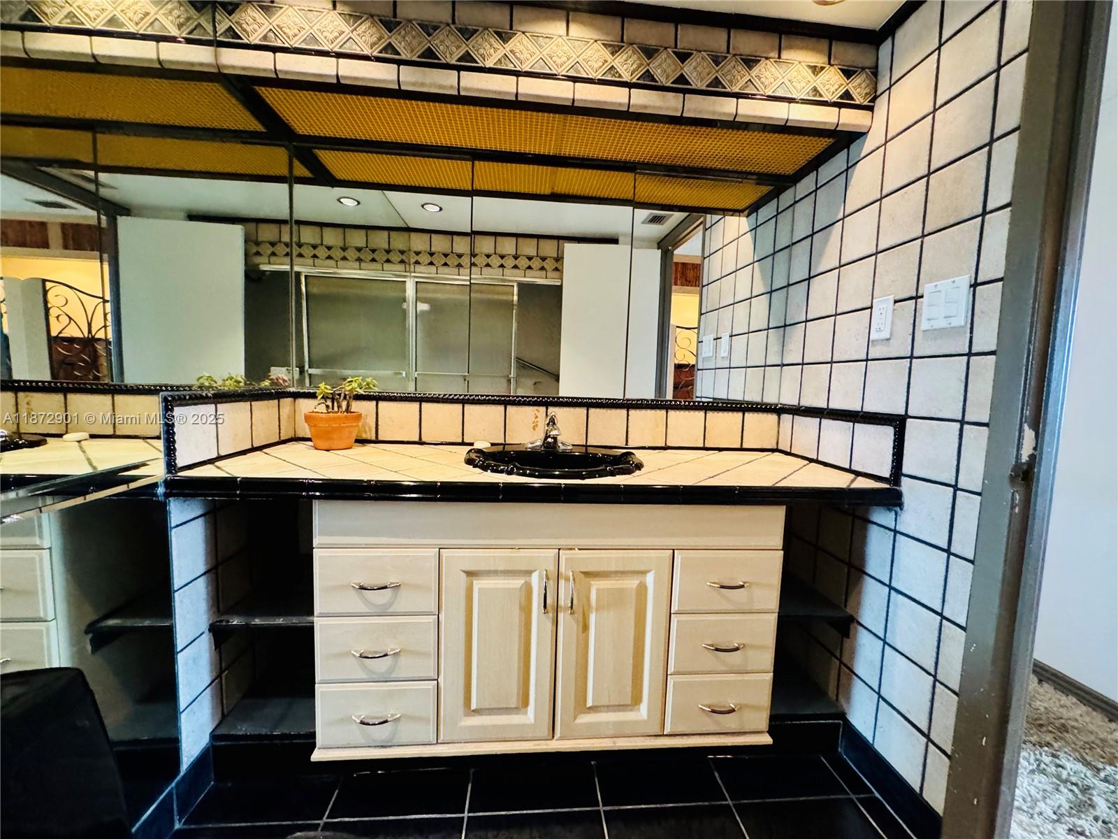 DEL PRADO - Residential