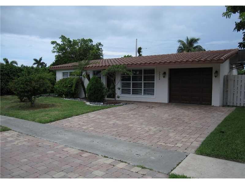 Great property in Lighthouse Point, FL, offers a stunning layout. Enjoy peace of mind and the best quality ownership for a rental in the area. ONLY ONE MONTH DEPOSIT REQUIRED for qualified tenants. All kitchen appliances installed and maintained by landlo rd. One or Two years lease welcome in this beautiful home. PET FRIENDLY (some restrictions may apply). Easy to show - Vacant.