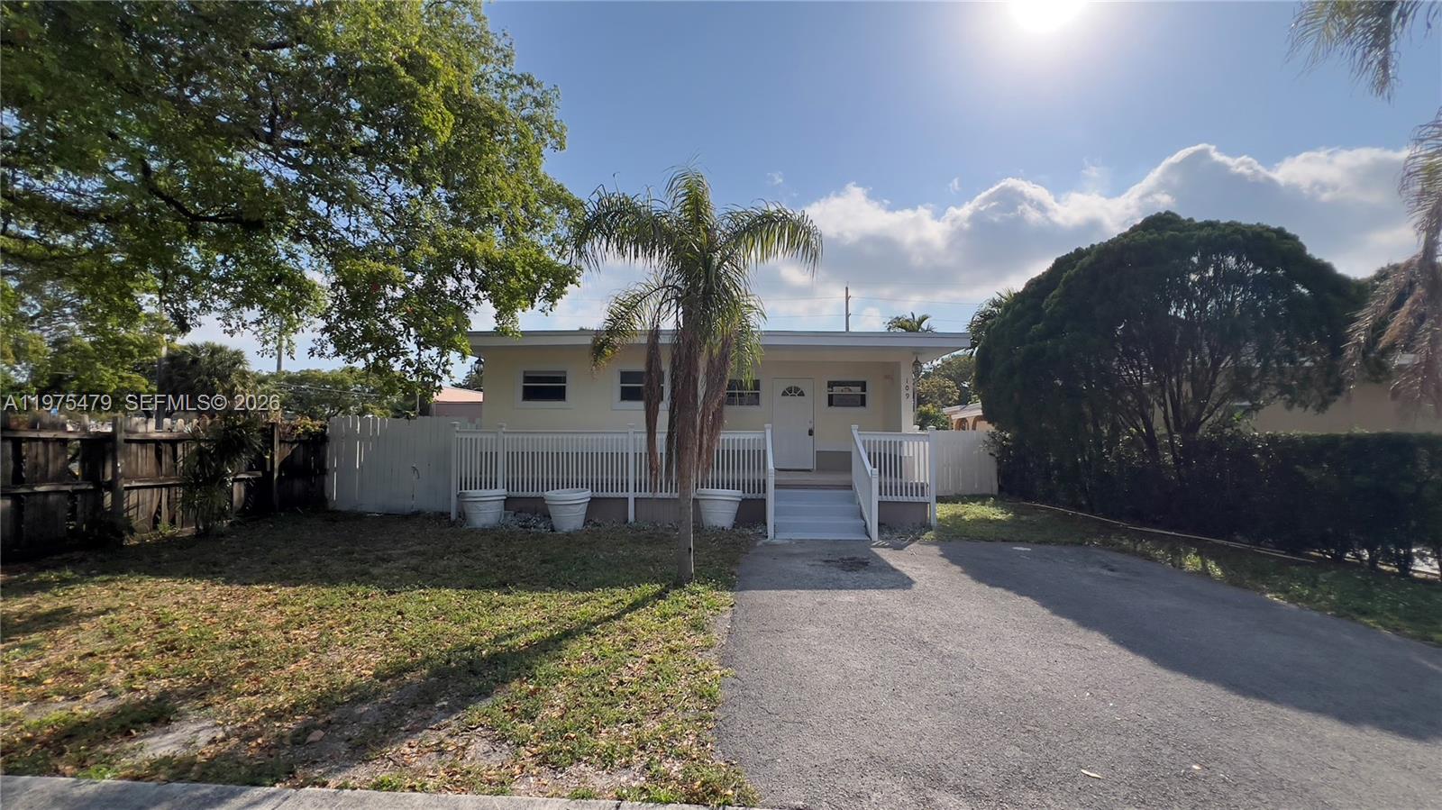 TOWN OF HALLANDALE B-13 - Residential