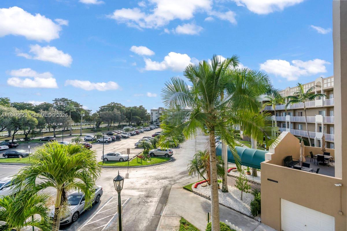 SOUTHAMPTON CONDOMINIUM - Residential