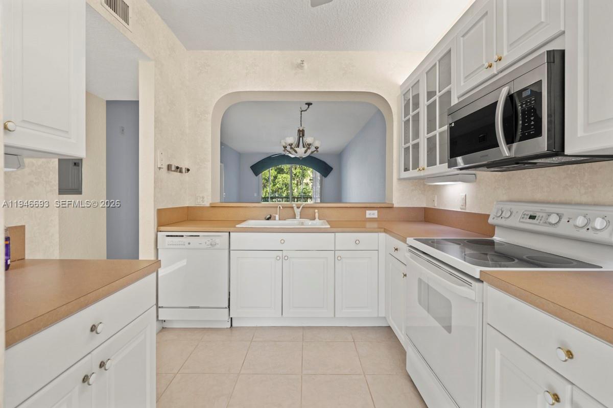 SOUTHAMPTON CONDOMINIUM - Residential