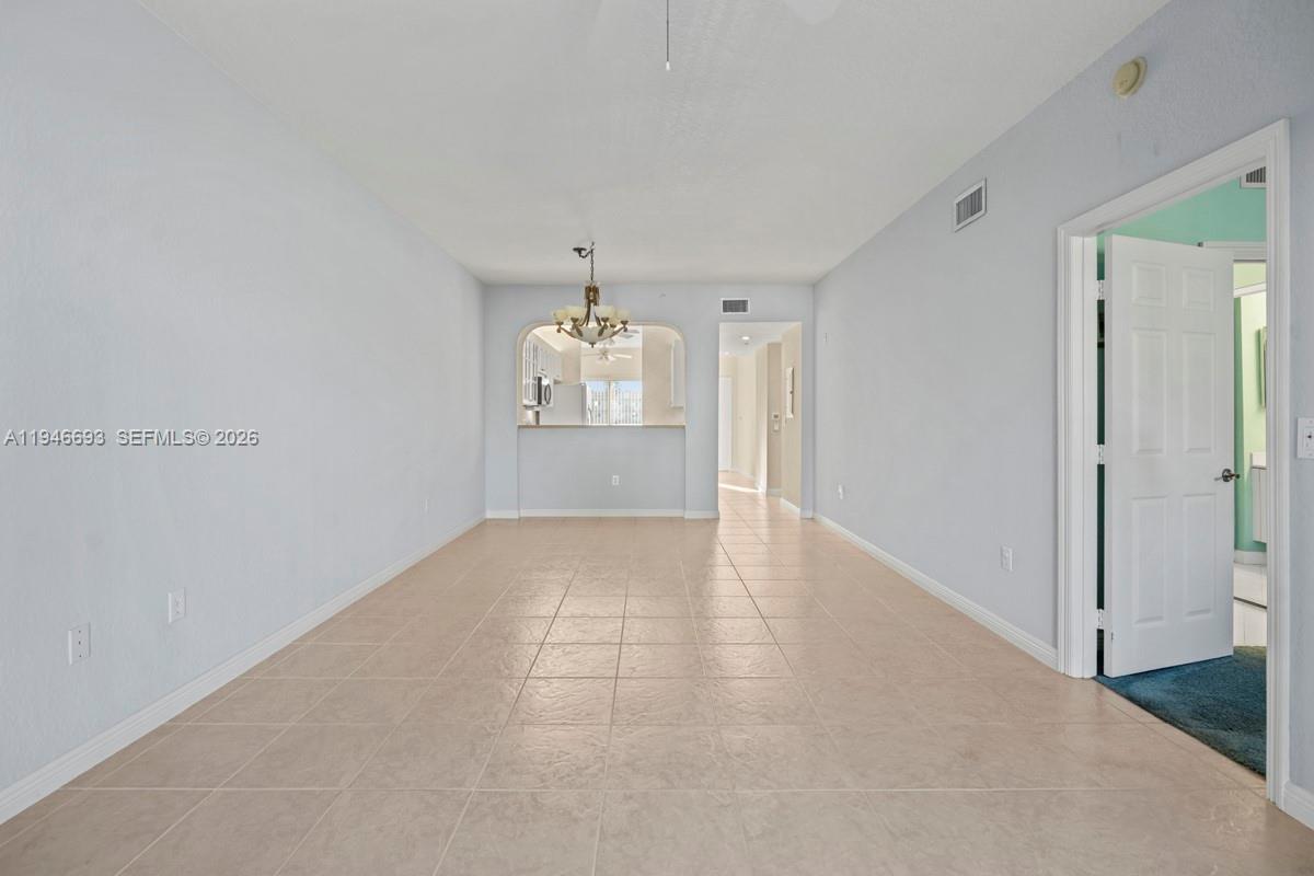 SOUTHAMPTON CONDOMINIUM - Residential