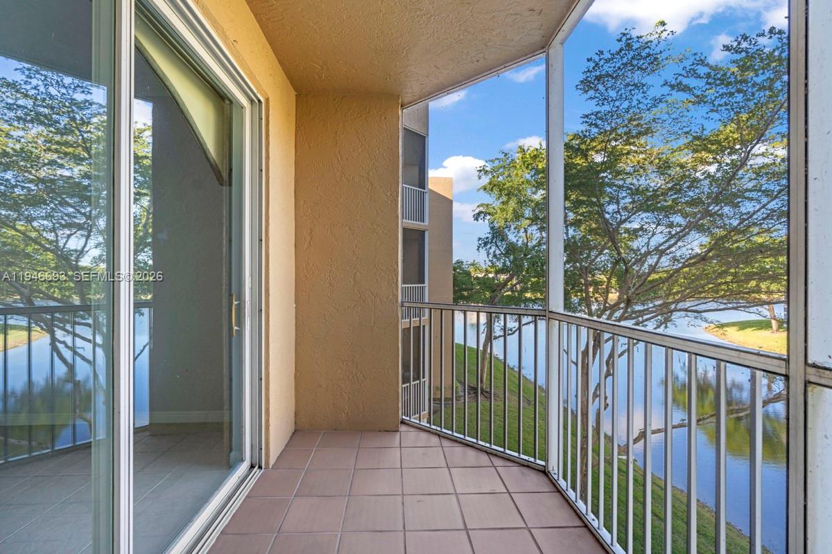 SOUTHAMPTON CONDOMINIUM - Residential