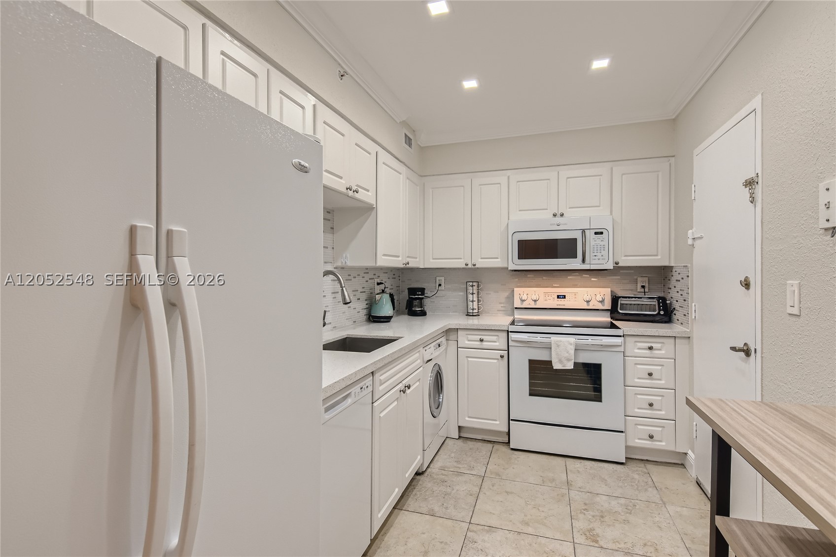 WAVE CONDO - Residential Lease