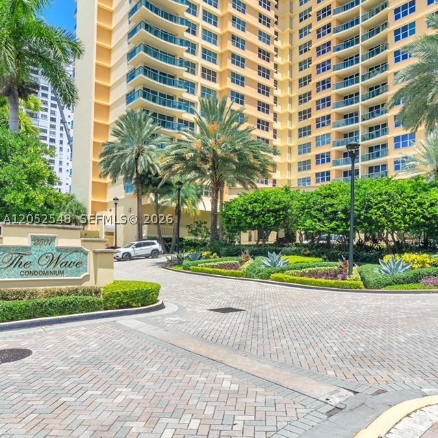 WAVE CONDO - Residential Lease