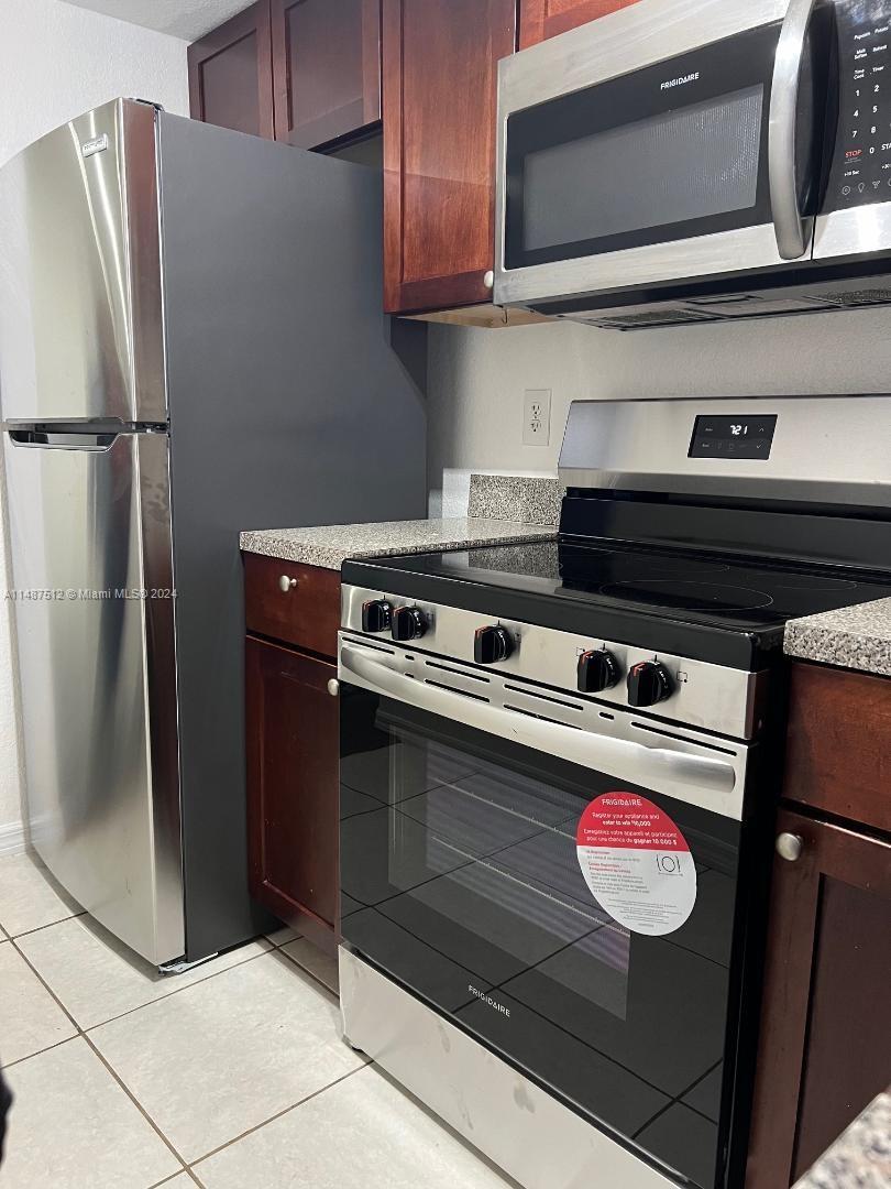 MELROSE APARTMENTS I COND - Residential Lease