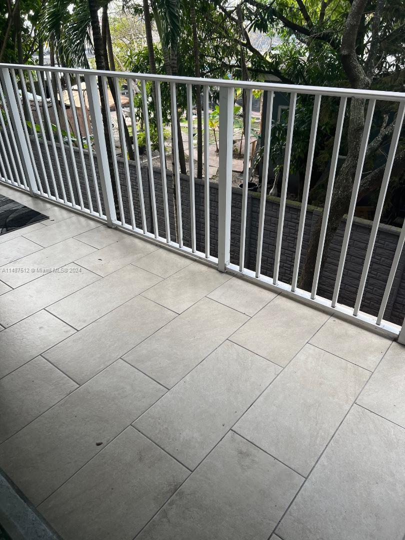 MELROSE APARTMENTS I COND - Residential Lease