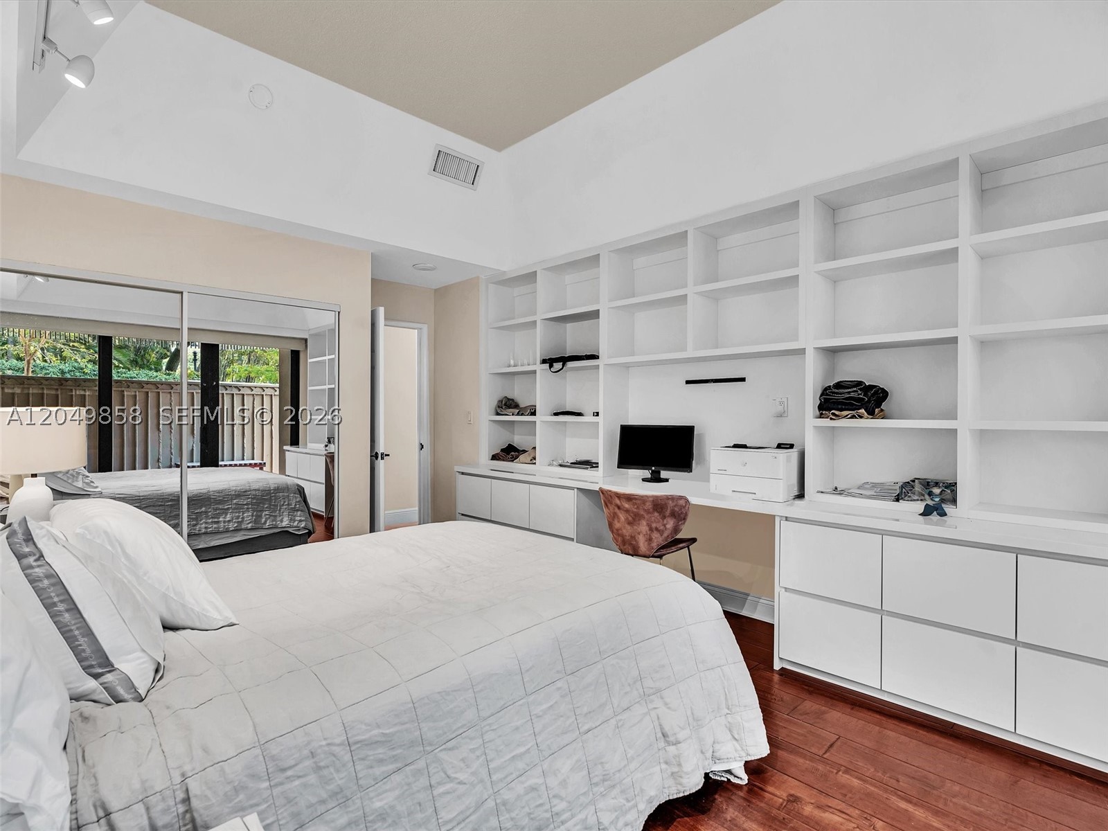 YACHT HARBOUR CONDO - Residential