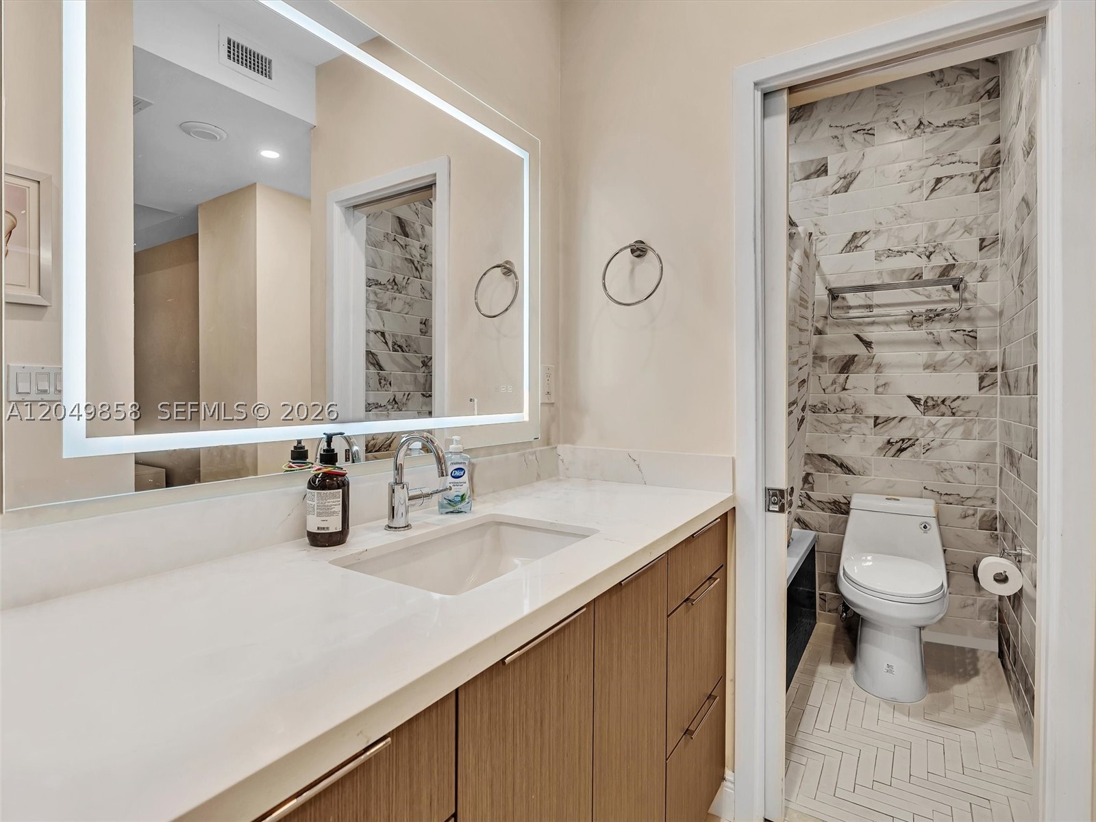 YACHT HARBOUR CONDO - Residential