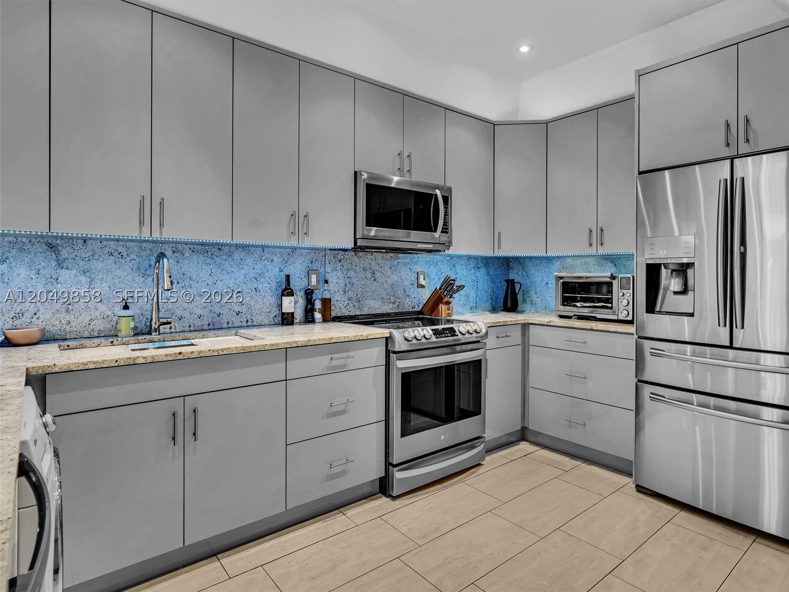 YACHT HARBOUR CONDO - Residential
