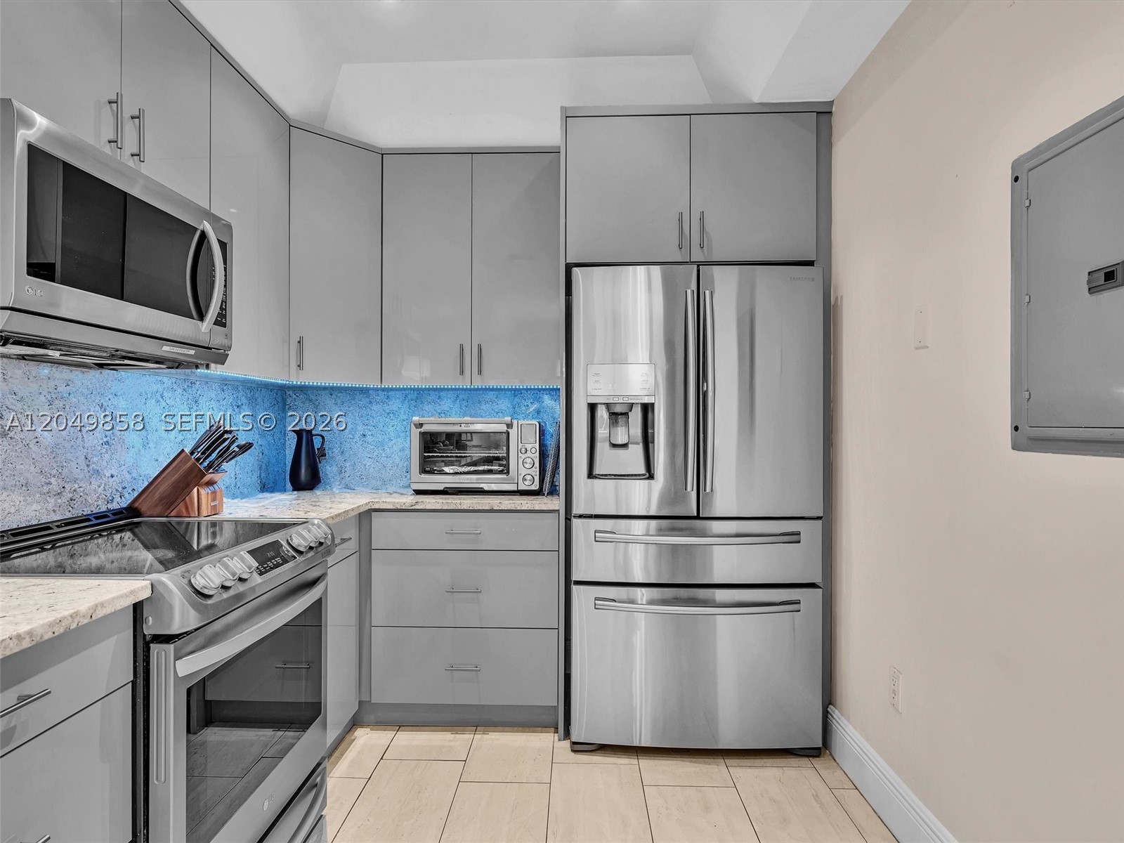 YACHT HARBOUR CONDO - Residential