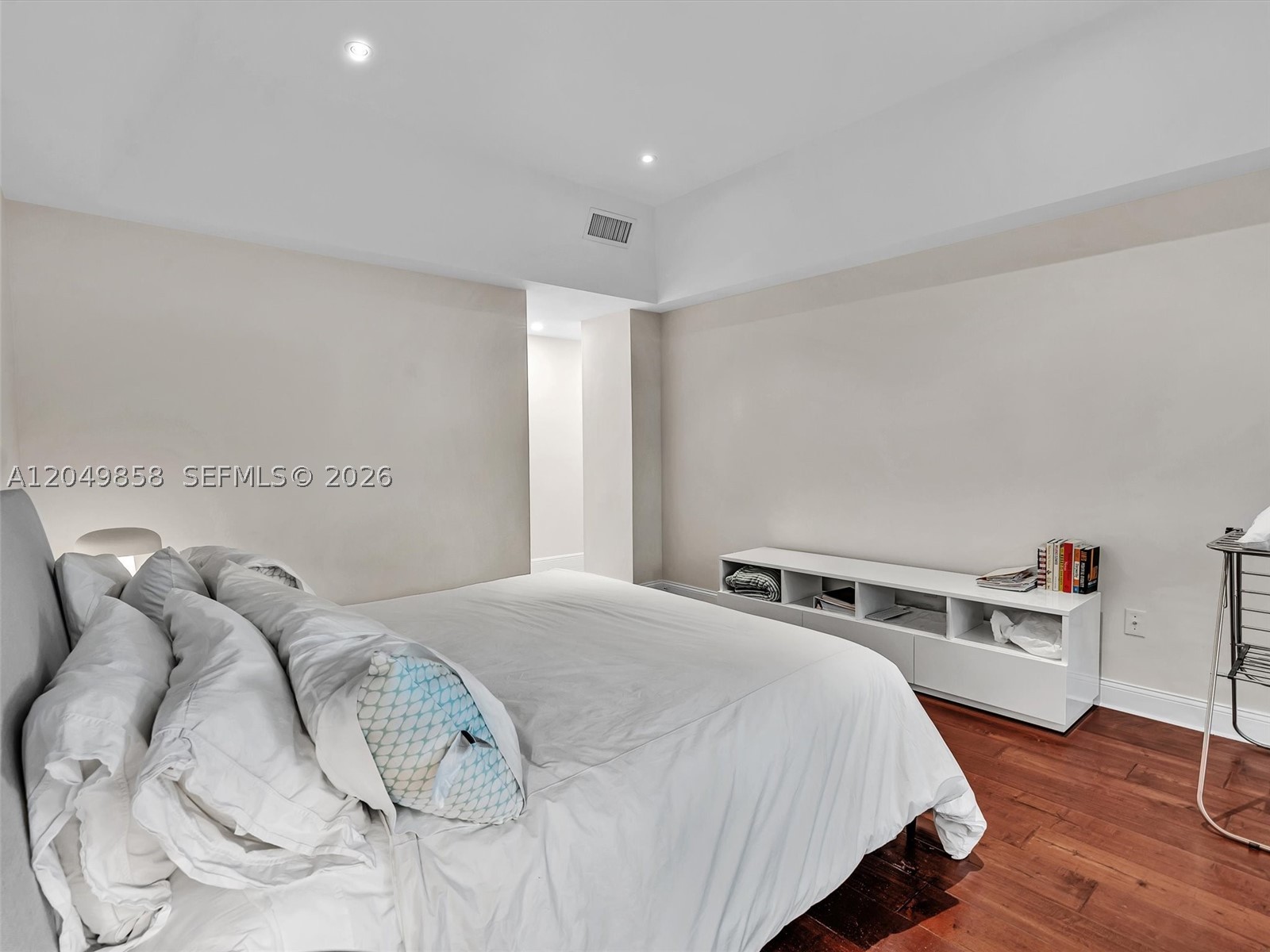 YACHT HARBOUR CONDO - Residential