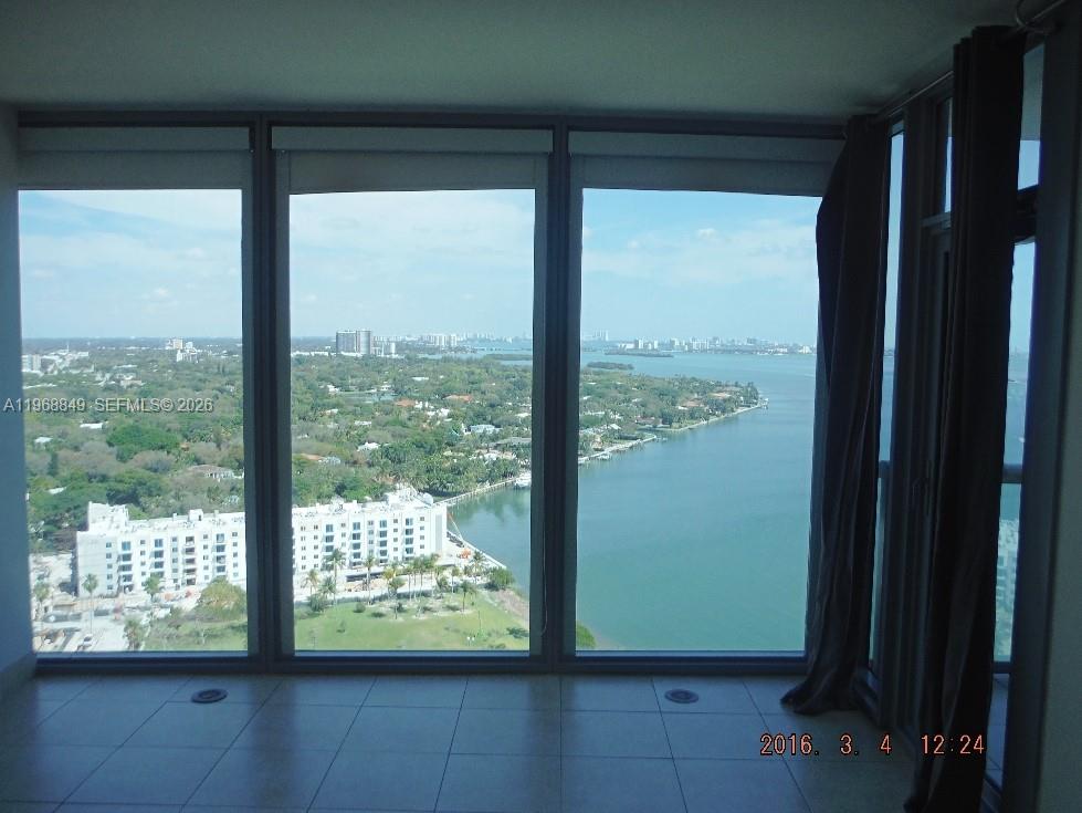 BLUE CONDO - Residential