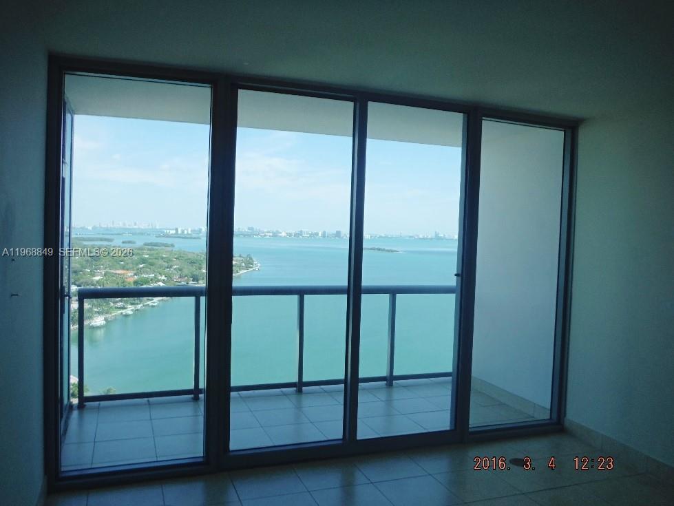 BLUE CONDO - Residential