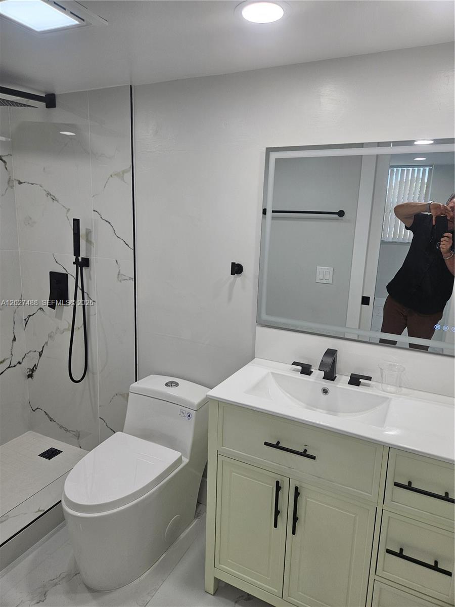 HOLLYBROOK GOLF AND - Residential