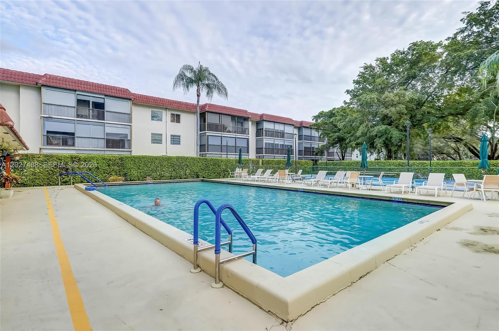 HOLLYBROOK GOLF AND - Residential