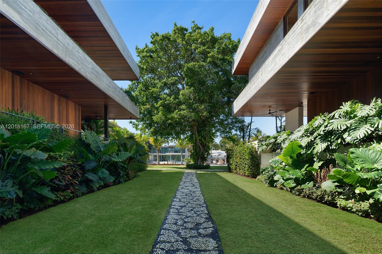 SUNSET ISLANDS-ISLAND NO 3 - Residential