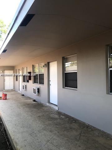 FOUR UNIT BUILDING IN EAST FT. LAUDERDALE!  INCOME PRODUCING FROM DAY ONE! FULLY RENTED FOR $6,950 PER MONTH / $83,400 PER YEAR! THREE UNITS WERE RENOVATED WITH NEW KITCHEN, UPGRADED LIGHTING AND NEW CABINETS, CERAMIC TILE FLOORING THROUGHOUT. GREAT LOCATION, MINUTS FROM DOWNTOWN FT. LAUDERDALE, MAJOR PLAZAS AND SHOPPING CENTERS.