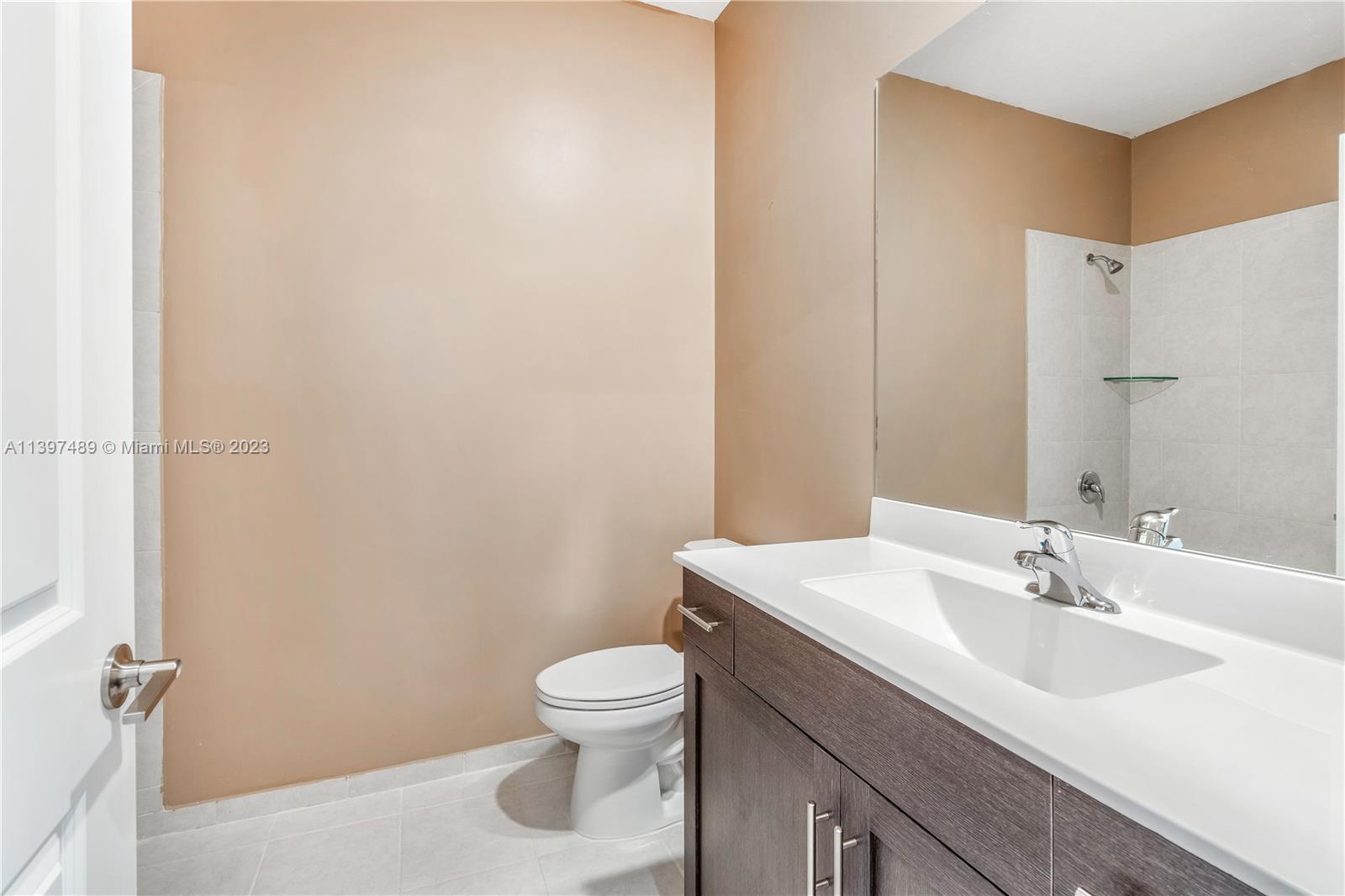 AQUABELLA NORTH REPLAT - Residential Lease