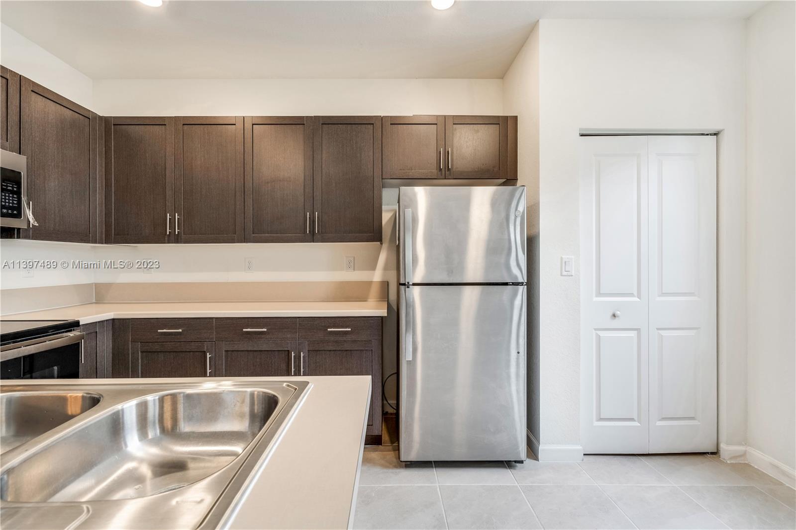 AQUABELLA NORTH REPLAT - Residential Lease