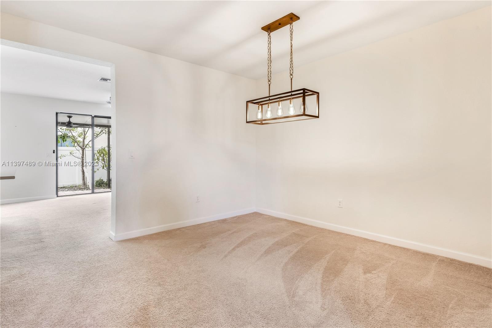 AQUABELLA NORTH REPLAT - Residential Lease