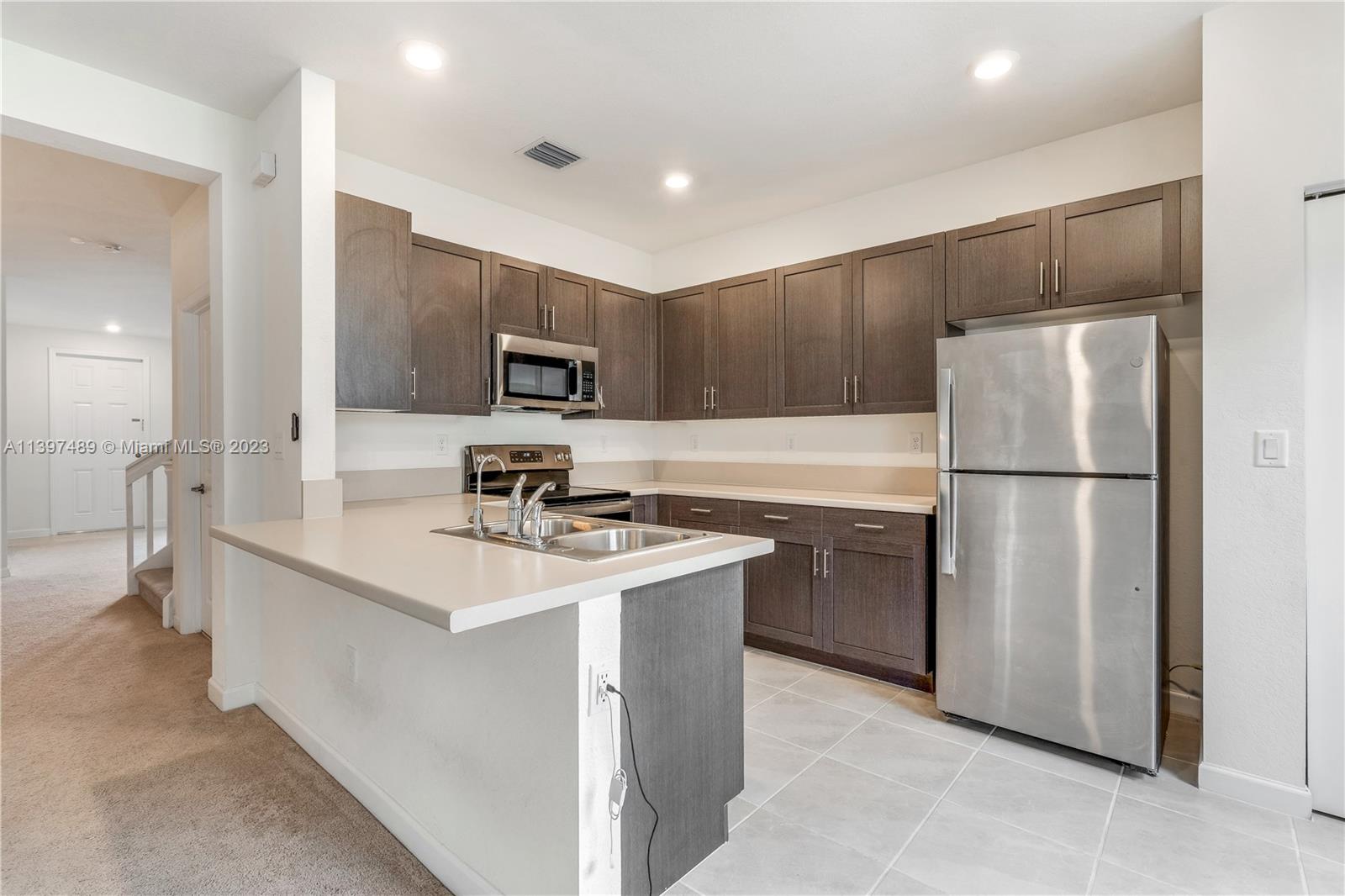 AQUABELLA NORTH REPLAT - Residential Lease