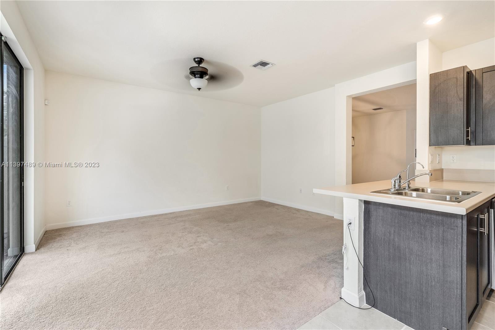 AQUABELLA NORTH REPLAT - Residential Lease