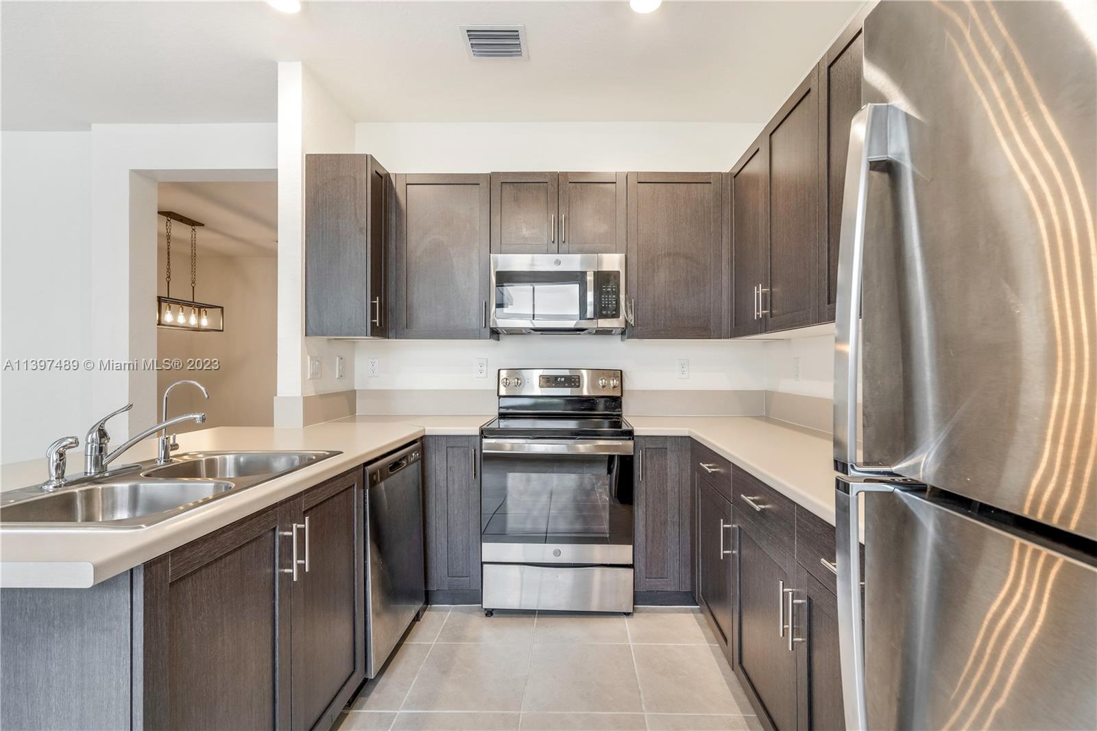 AQUABELLA NORTH REPLAT - Residential Lease